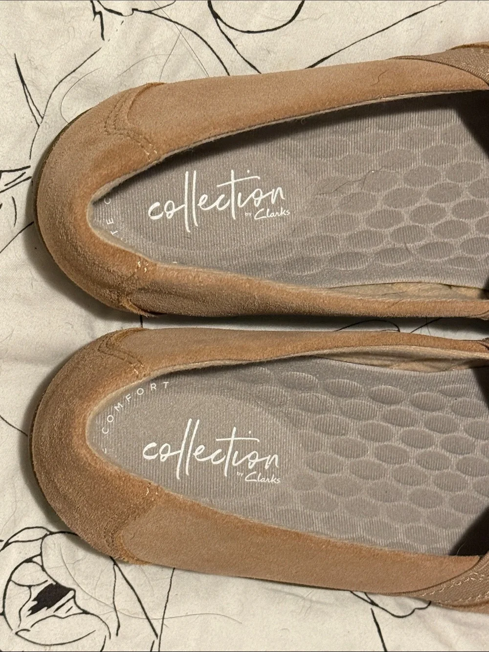Collection By Clark’s Women’s Brown Suede Cross-Strap Flats